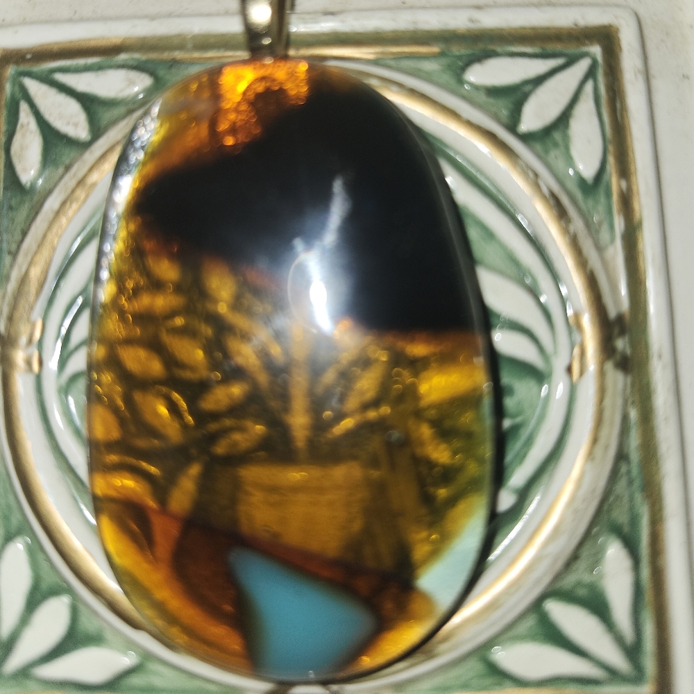 Elegant Multicolor Pendant Necklace